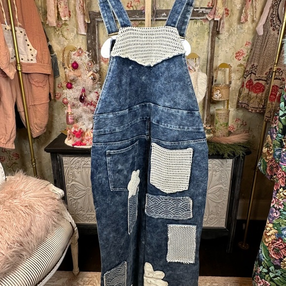 🆕 POL crochet patchwork wide-leg denim overalls. NWOT - Picture 11 of 13